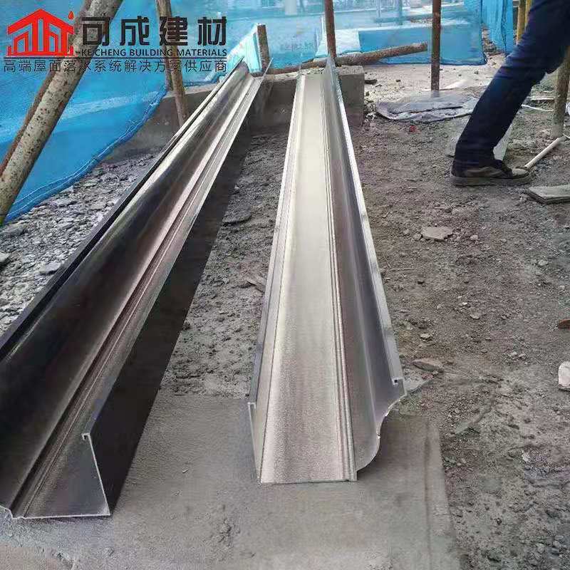 古建筑配套落水安装人员测量实拍品质保障