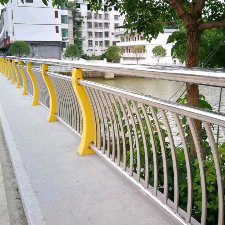 护栏质检严格
