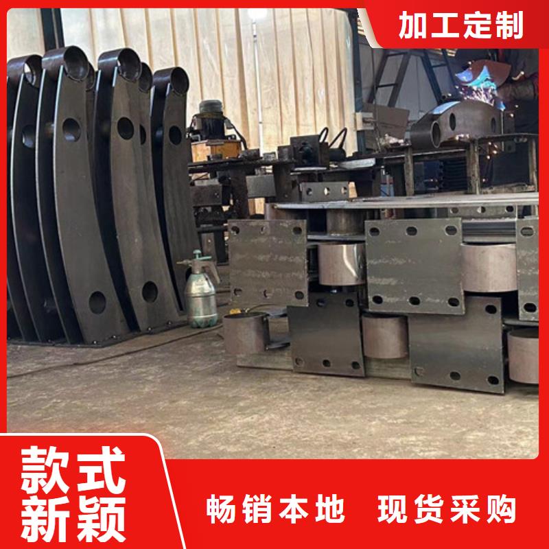 不锈钢碳素钢复合管护栏国道抗冲击围栏送货上门当地服务商