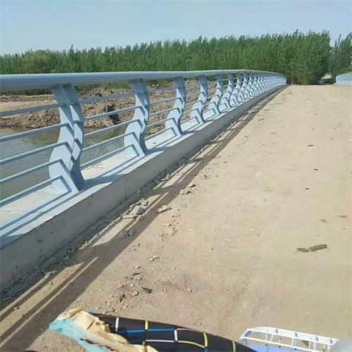 公路护栏厂家数十年行业经验