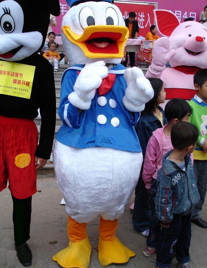 卡通人偶服装定制厂家,人穿玩偶服视线好