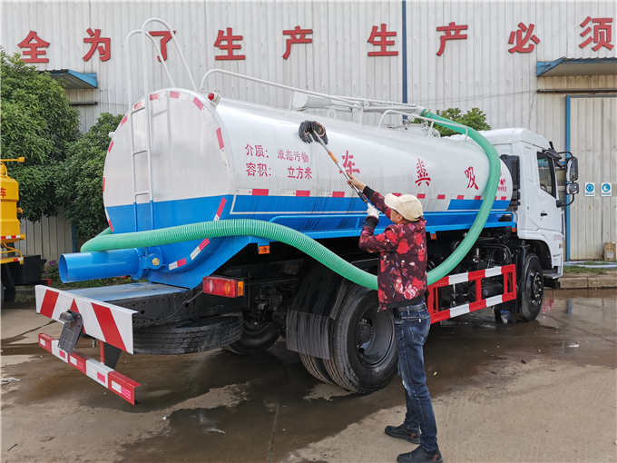 拉脱水粪污东风D912立方粪污转运车价格公道本地货源