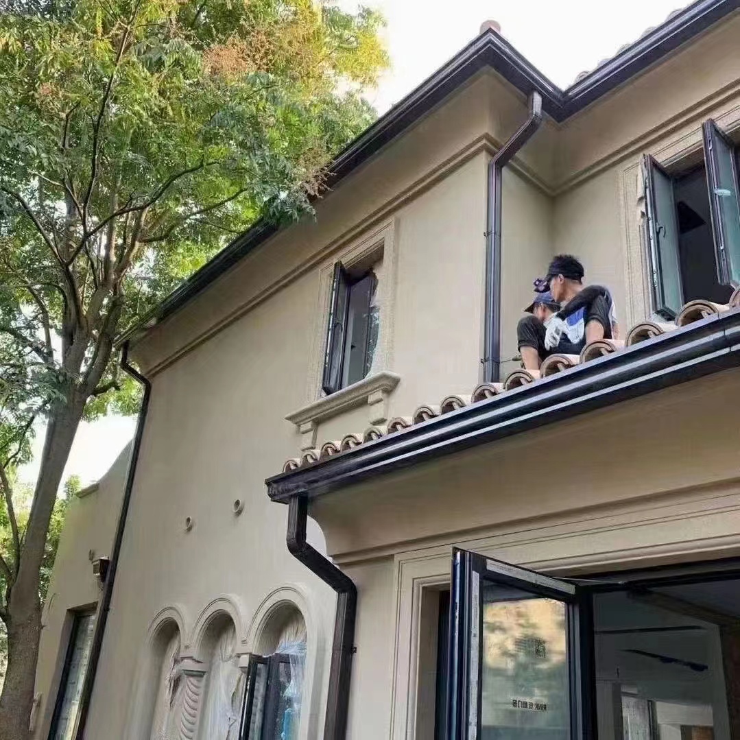 屋檐金属接水槽施工