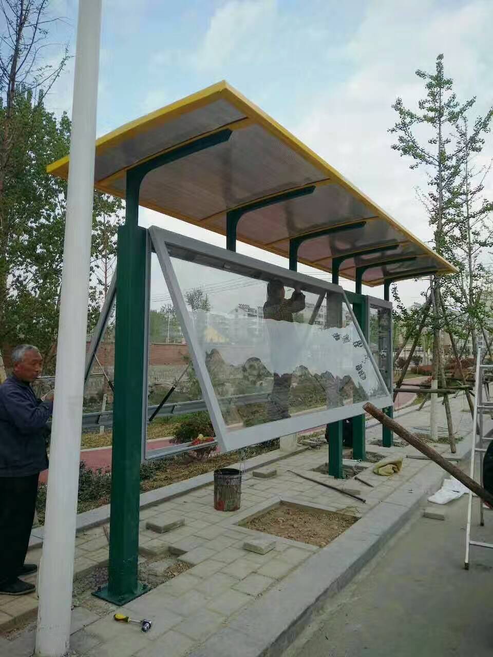 公交站台-精神堡垒标识牌厂家货源稳定