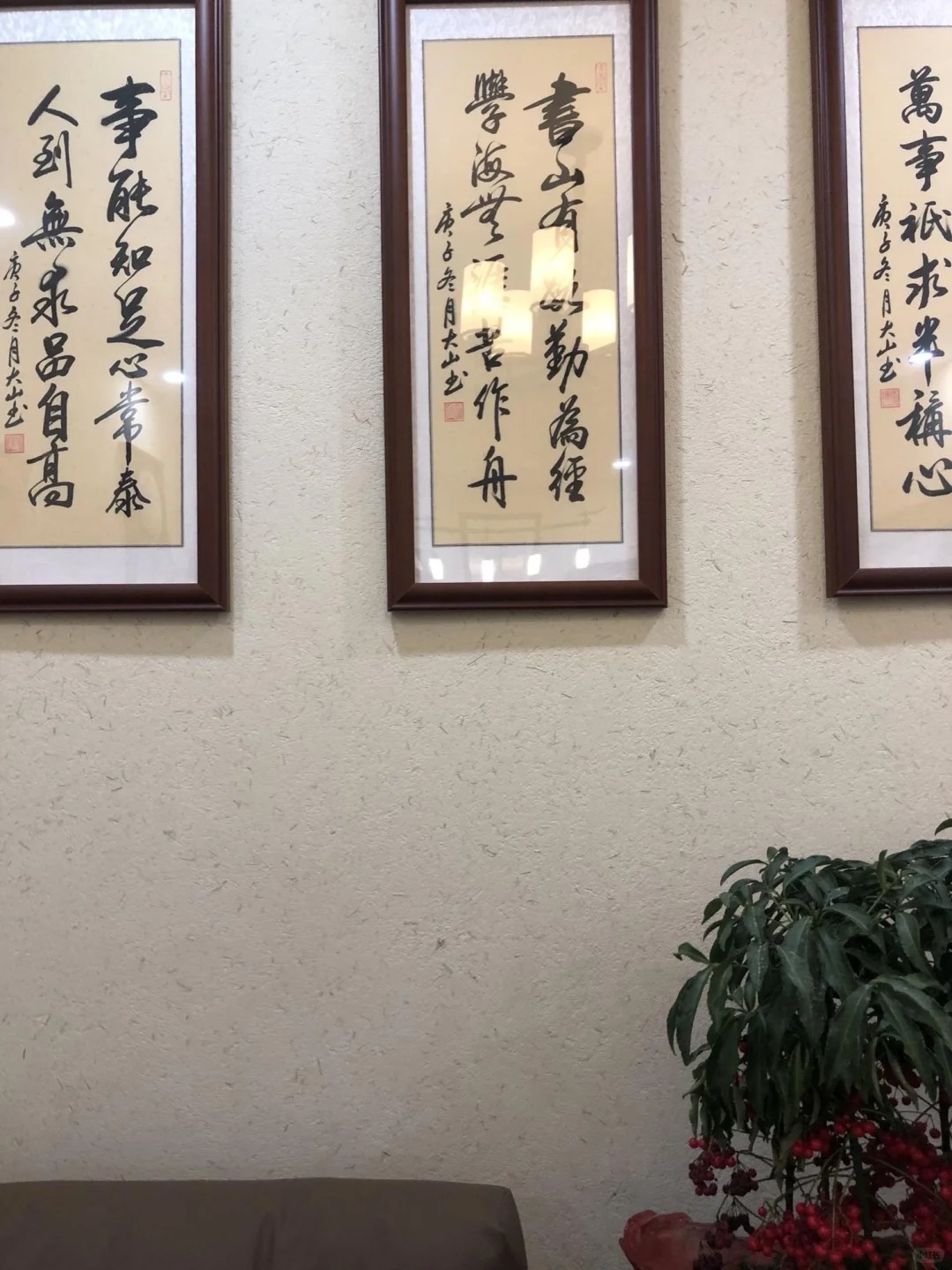 仿夯土稻草漆，艺术涂料厂家，农家小院改造，仿泥巴涂料定制施工