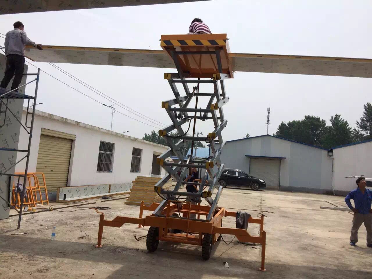 移动剪叉自行升降机公司当地货源