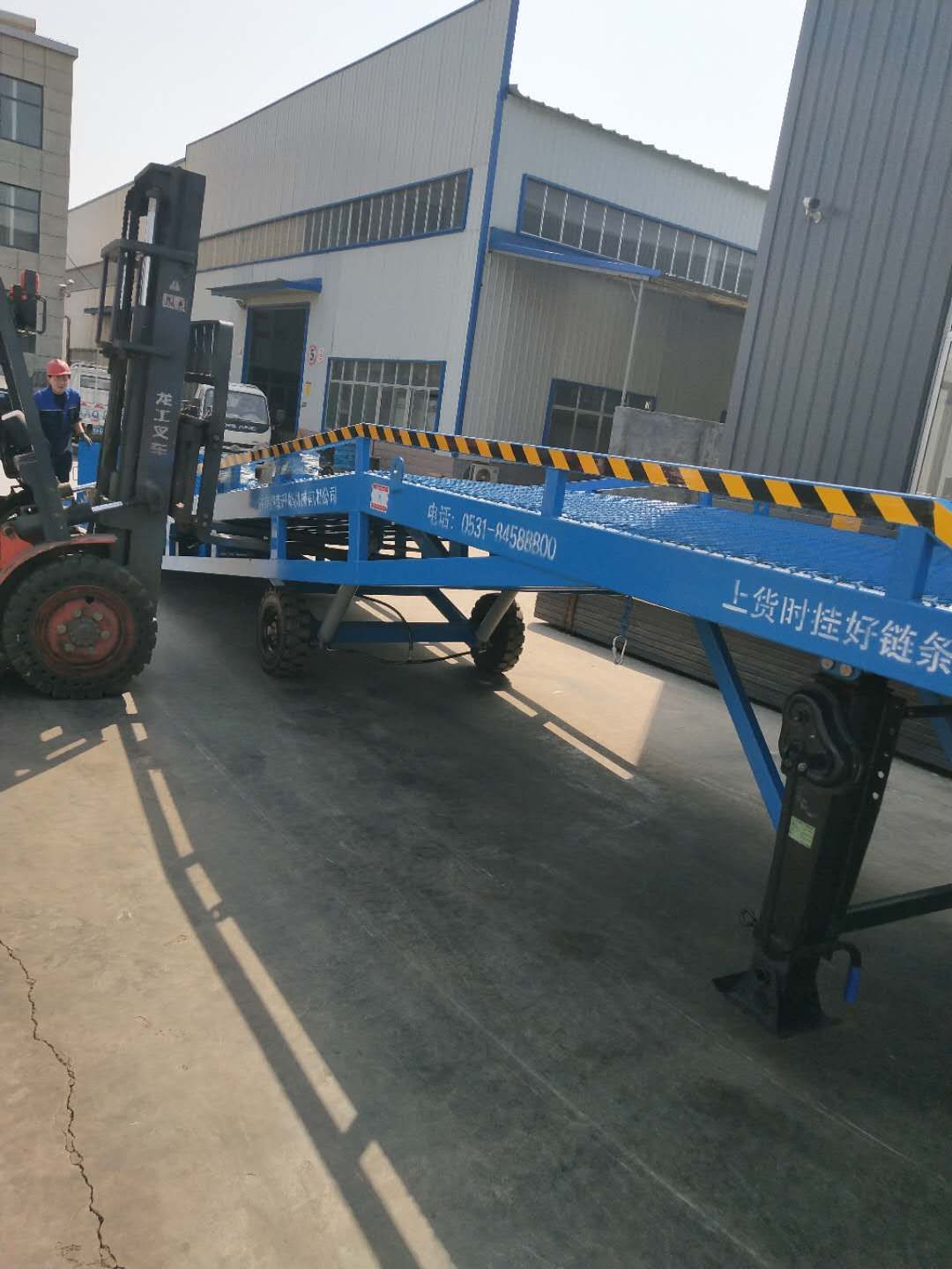 移动液压式登车桥价格厂家