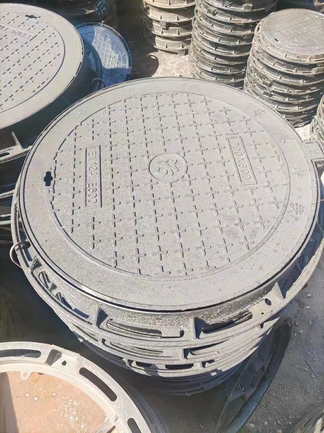 重型铸铁井盖现货供应建通铸造厂家