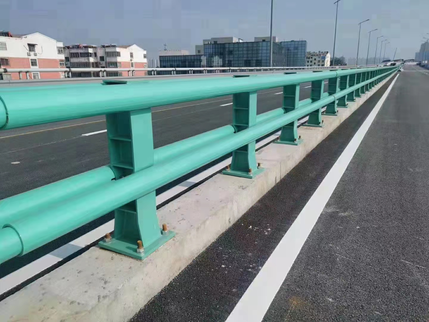新闻:高速波形护栏厂家